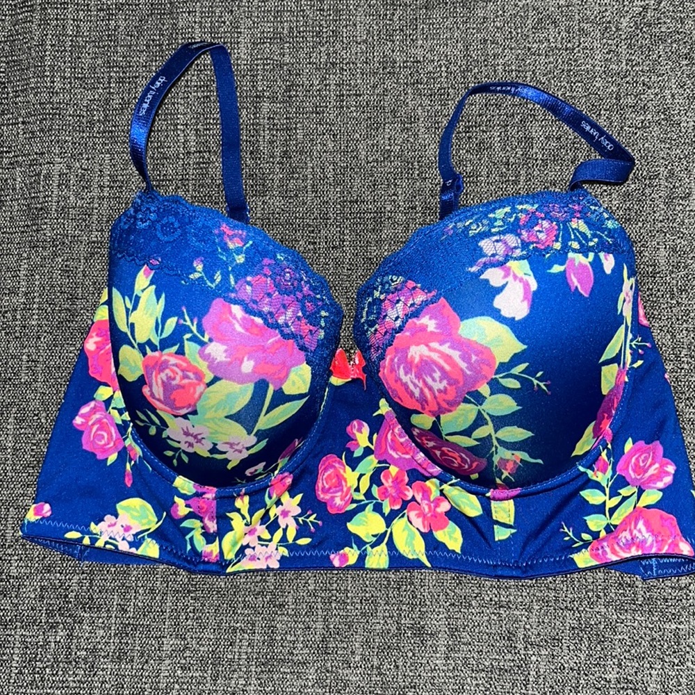 Daisy Fuentes bra